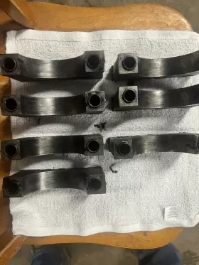3900967 Cummins 2001 24 Valve Crankshaft Main Bearing Caps And Bolts